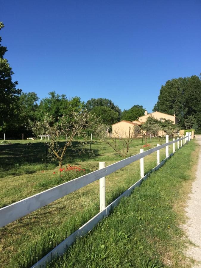 B&B Et Gite D'Ayran Saint-Quentin-la-Poterie Exterior foto